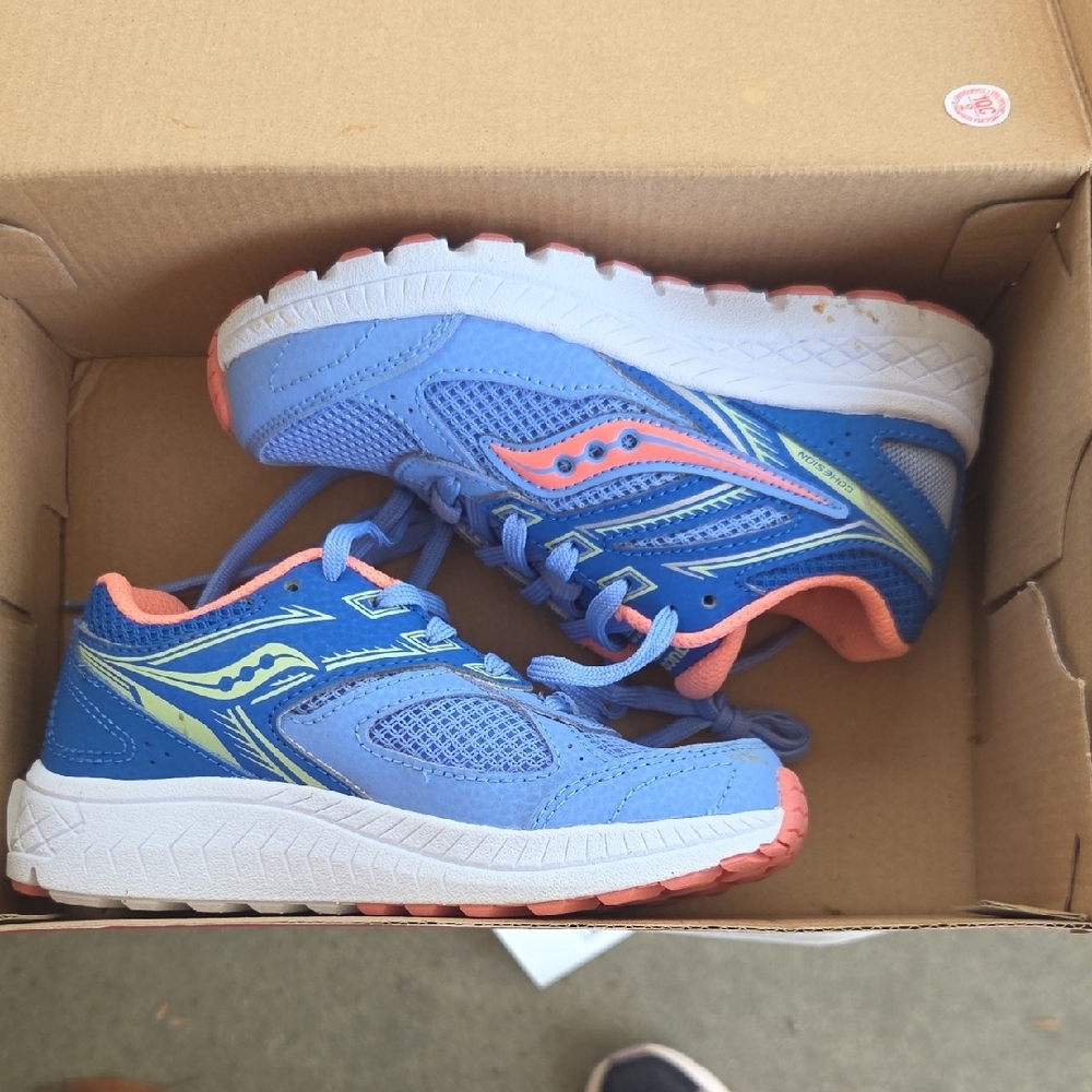 Saucony Blue and Pink Sneakers with Breathable Mesh